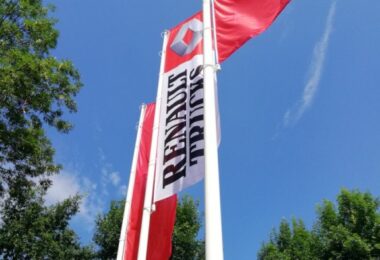 dostawa-nowych-masztow-superwindtracker-oraz-modernizacja-starych-masztow-renault-trucks-mikolow,-katowice